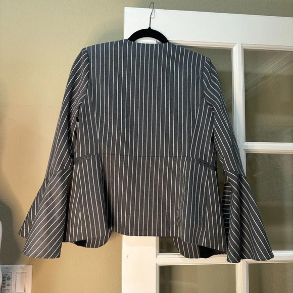 NWOT HARLOWE & GRAHAM Pinstripe Trumpet Sleeve Blazer - size Medium - Picture 5 of 6